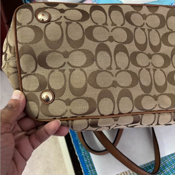 GUC Coach and Brown Shoulder Bag with Signature Design - Picture 10 of 12